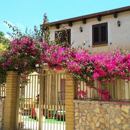 トレ・フォンターネ Casa Vacanze Mediterraneoヴィラ エクステリア 写真