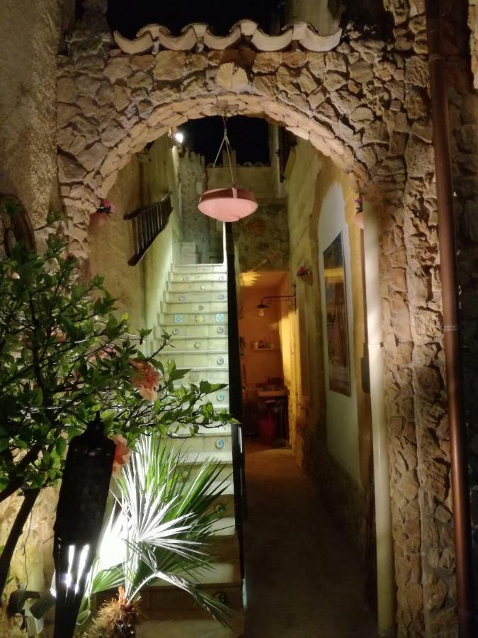 トレ・フォンターネ Casa Vacanze Mediterraneoヴィラ エクステリア 写真
