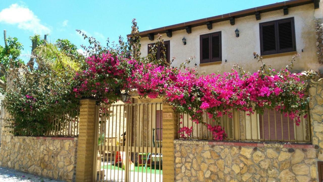 トレ・フォンターネ Casa Vacanze Mediterraneoヴィラ エクステリア 写真