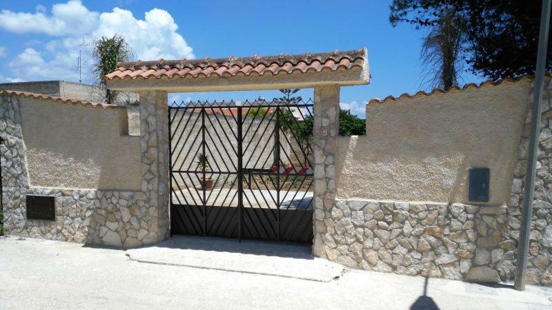 トレ・フォンターネ Casa Vacanze Mediterraneoヴィラ エクステリア 写真