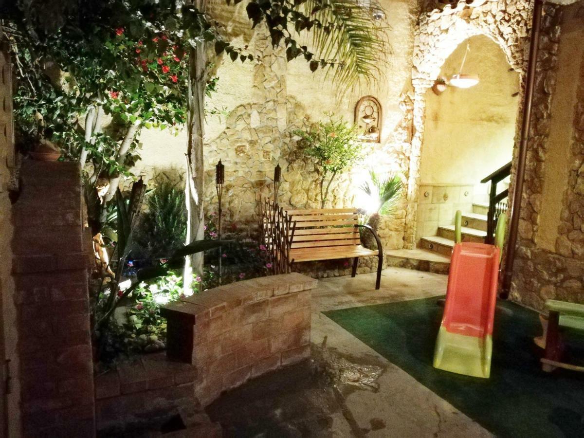 トレ・フォンターネ Casa Vacanze Mediterraneoヴィラ エクステリア 写真