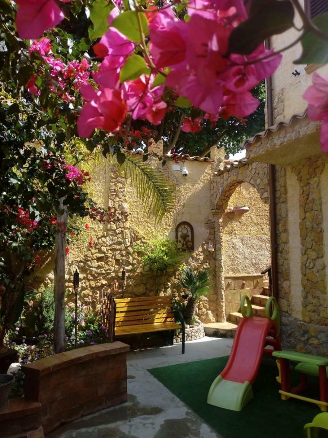 トレ・フォンターネ Casa Vacanze Mediterraneoヴィラ エクステリア 写真