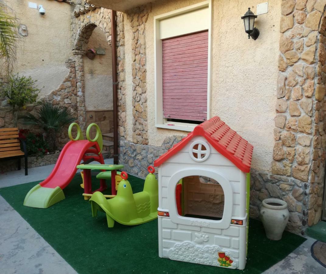 トレ・フォンターネ Casa Vacanze Mediterraneoヴィラ エクステリア 写真