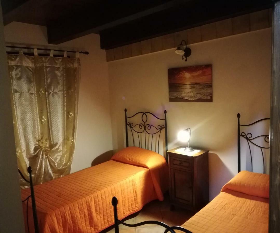 トレ・フォンターネ Casa Vacanze Mediterraneoヴィラ エクステリア 写真